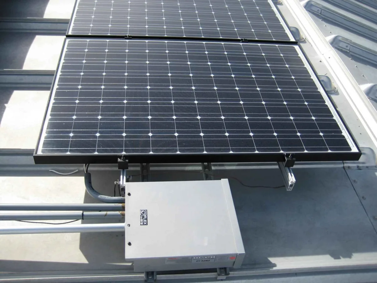 Real photovoltaic panel reference photograph